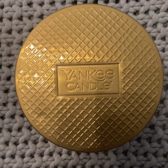 Yankee Candle Coconut Beach - Picture 2 of 5